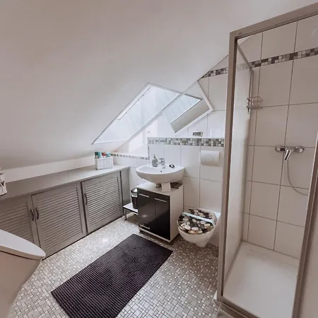 Schoene Mit Grossem Garten