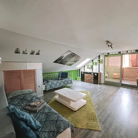 Schoene Mit Grossem Garten