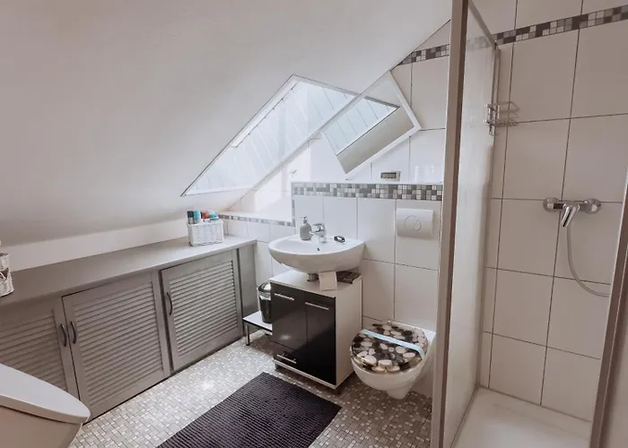 Schoene Mit Grossem Garten